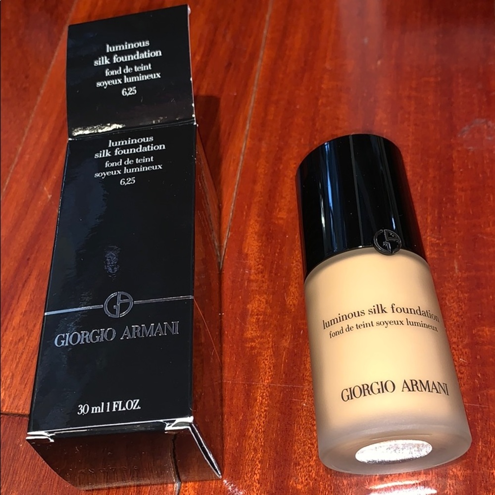 Giorgio Armani Luminous Silk Foundation!